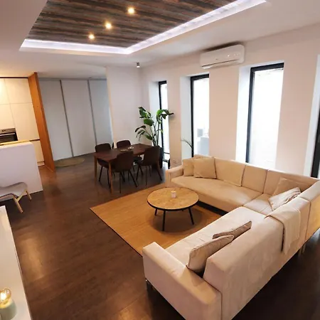 Center With Garden Zoe 皮耶什佳尼